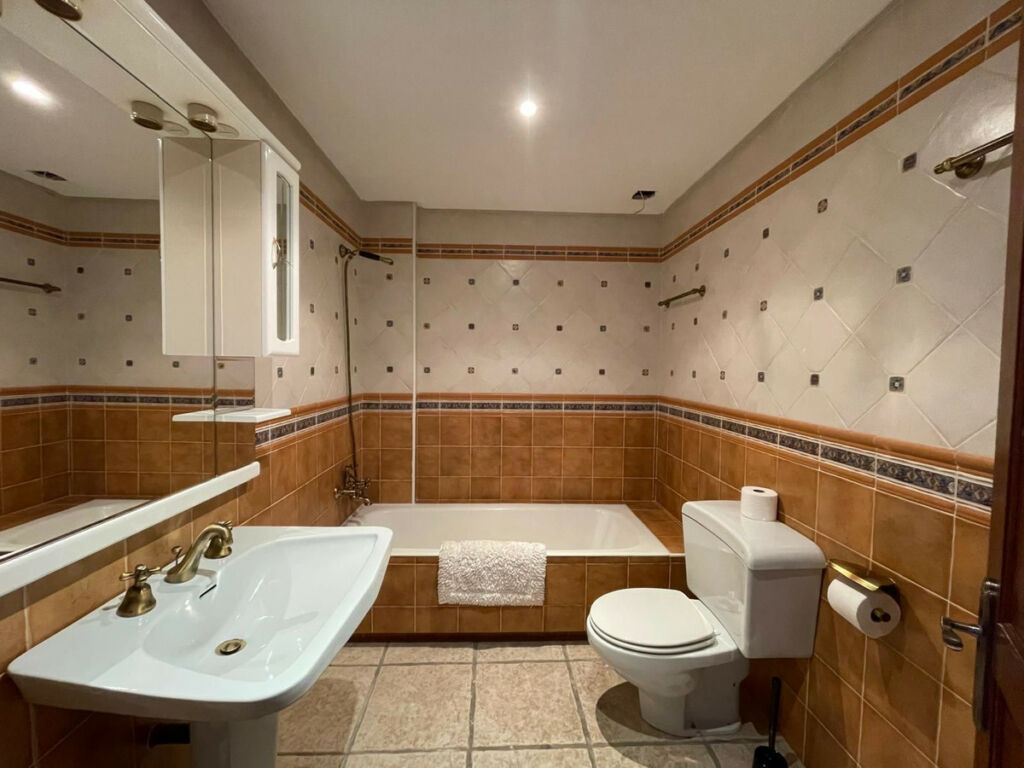 Ground Floor Apartment Puerto de Cabopino Málaga - image 17