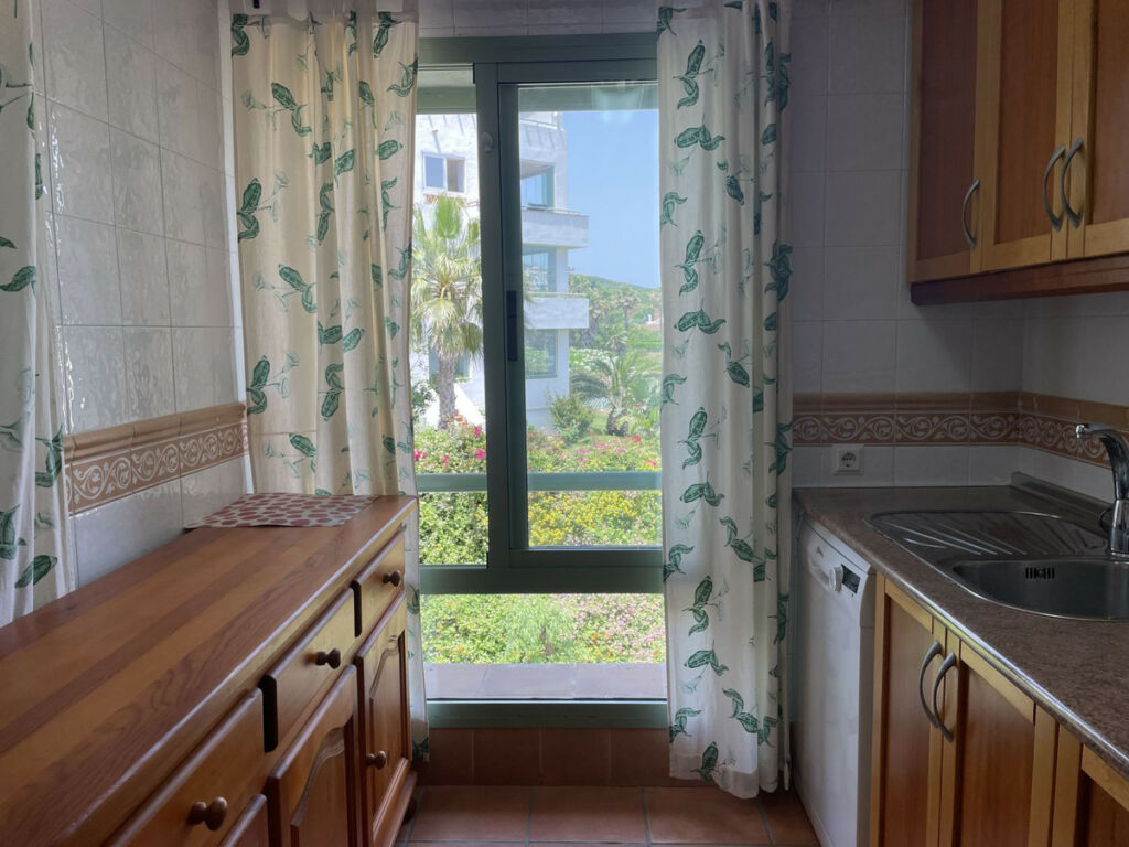 Middle Floor Apartment La Alcaidesa Cádiz - image 17