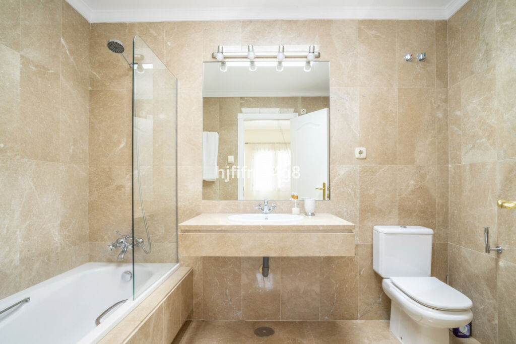 Townhouse Nueva Andalucía Málaga - image 17