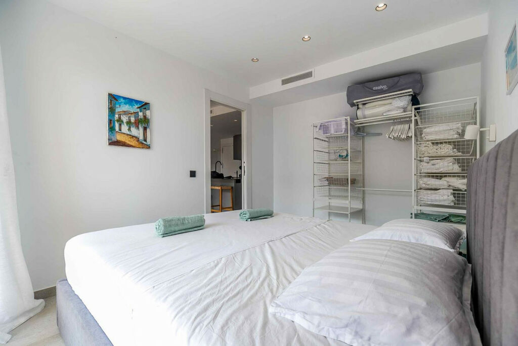Middle Floor Apartment Fuengirola Málaga - image 17
