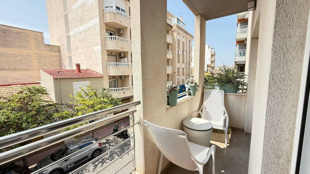 Middle Floor Apartment Torrevieja Alicante - image 17