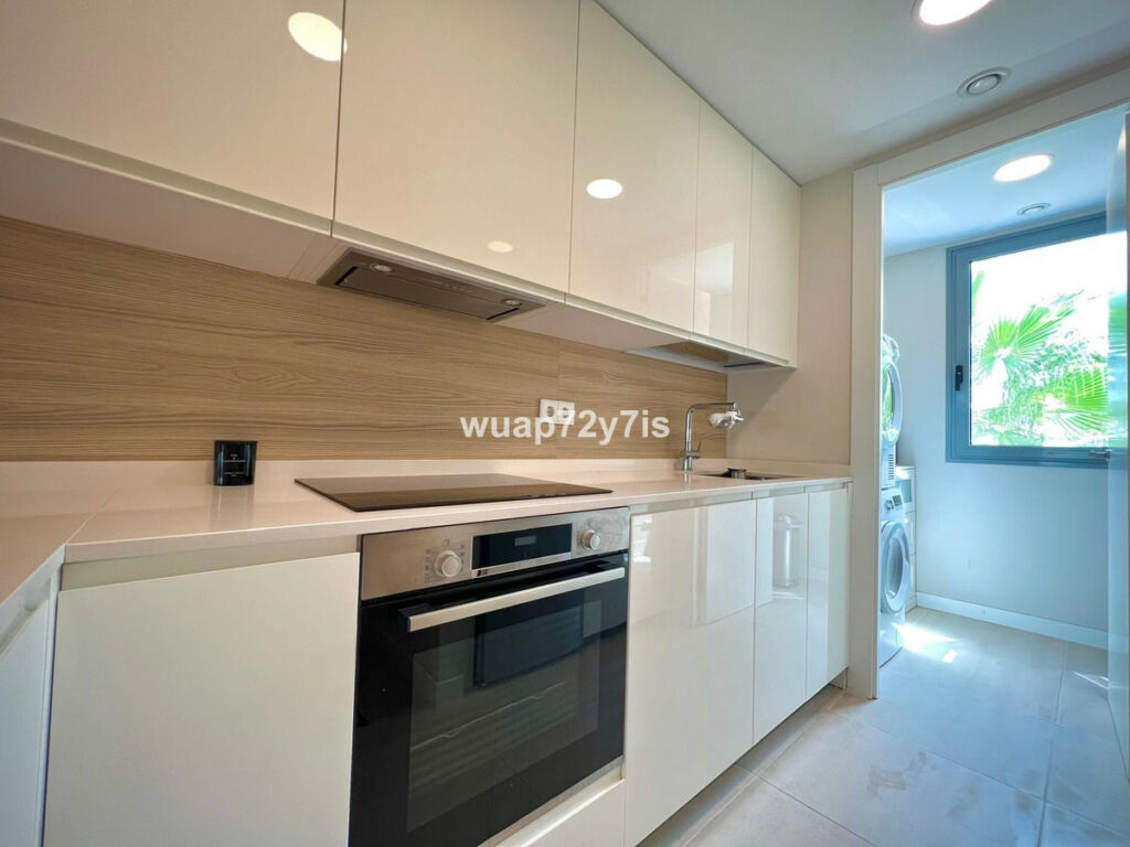Middle Floor Apartment Estepona Málaga - image 17