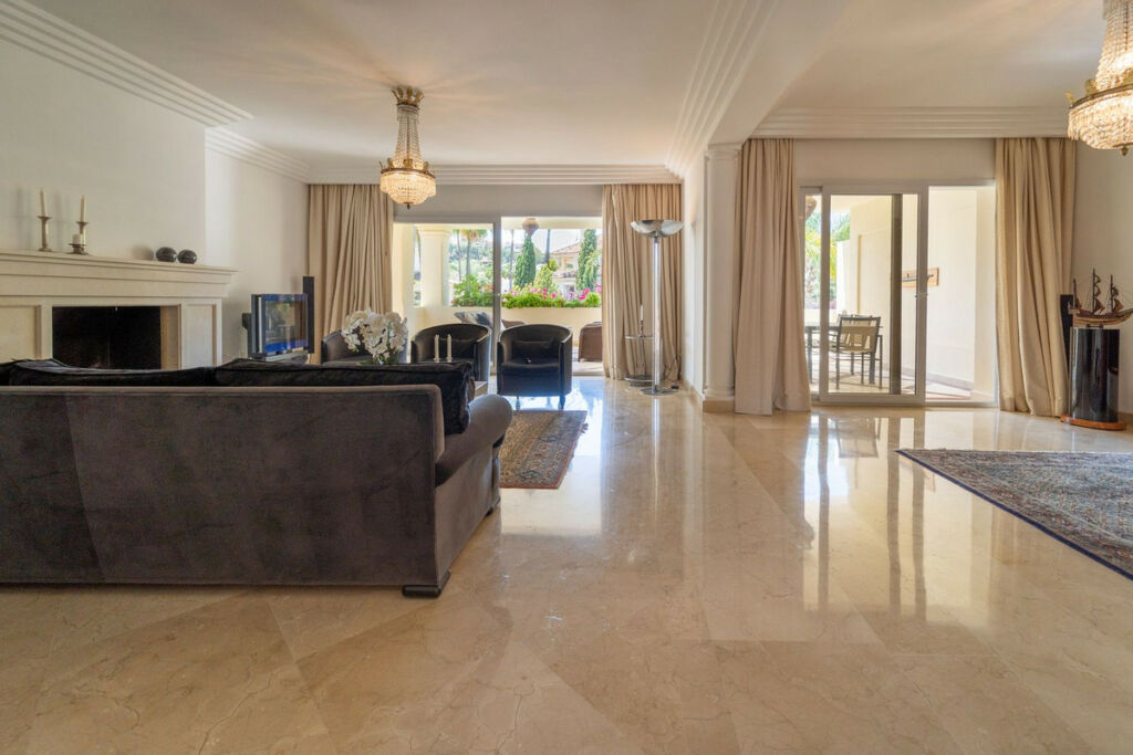 Middle Floor Apartment Nueva Andalucía Málaga - image 17