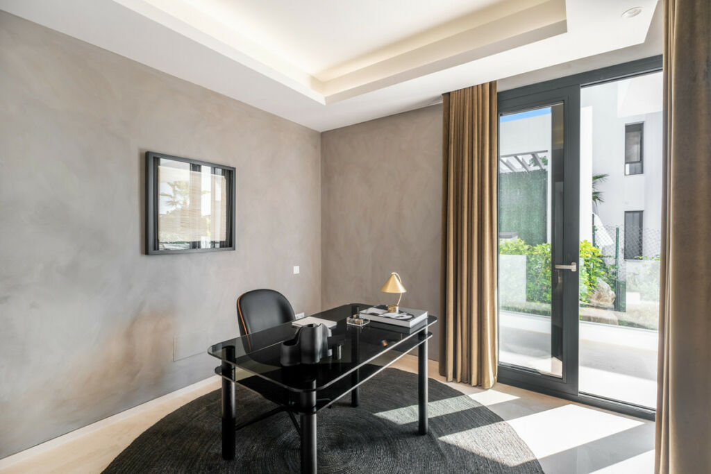 Detached Villa El Paraiso Málaga - image 17