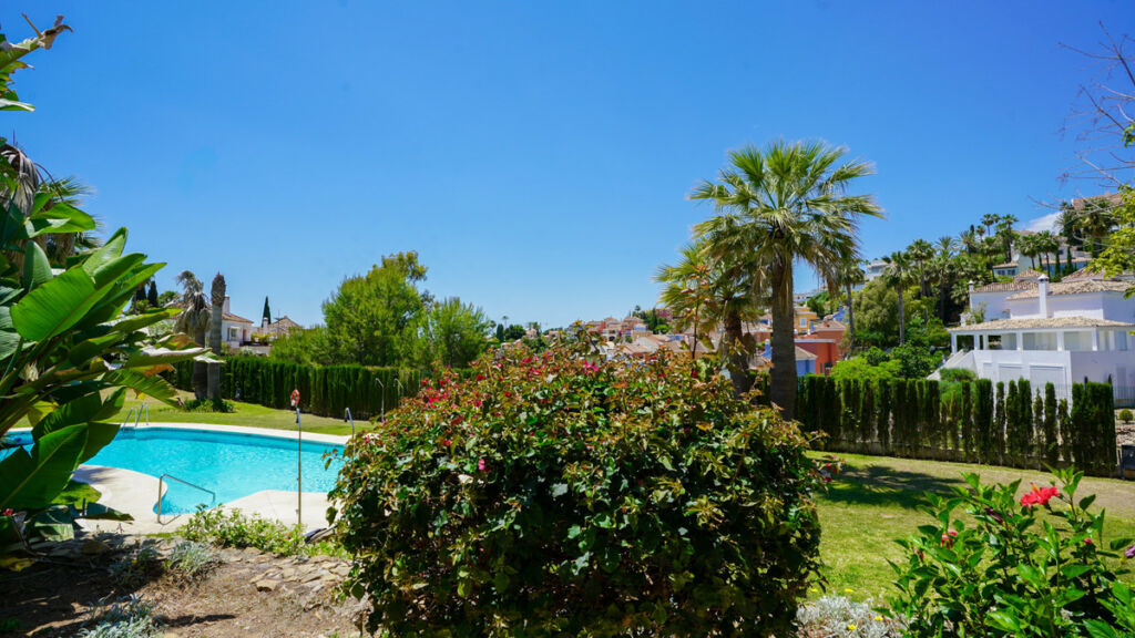 Middle Floor Apartment Nueva Andalucía Málaga - image 17