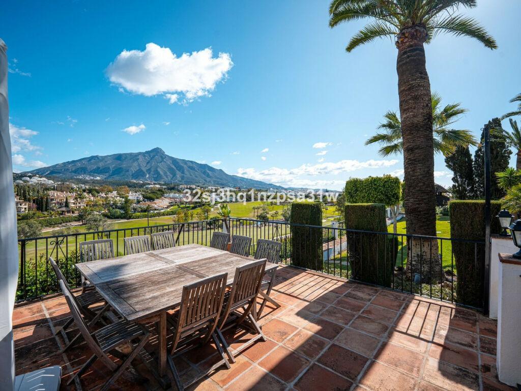 Detached Villa Nueva Andalucía Málaga - image 17