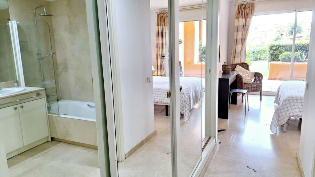 Ground Floor Apartment La Duquesa Málaga - image 17
