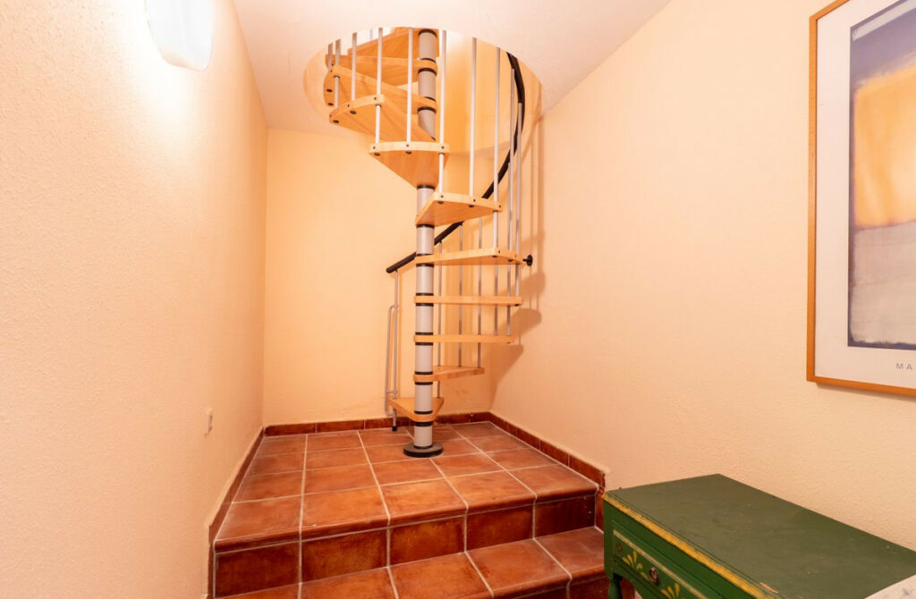 Detached Villa Nueva Andalucía Málaga - image 17