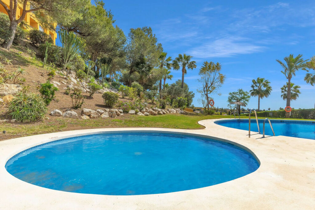 Middle Floor Apartment Estepona Málaga - image 17