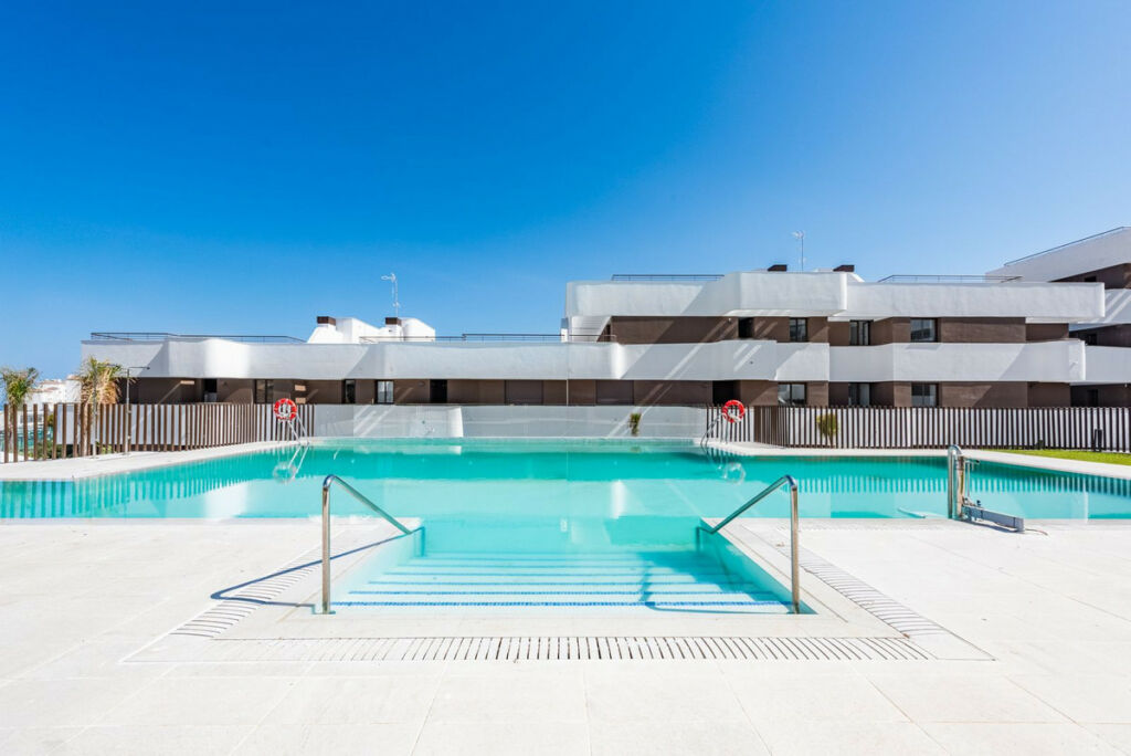 Middle Floor Apartment Estepona Málaga - image 17