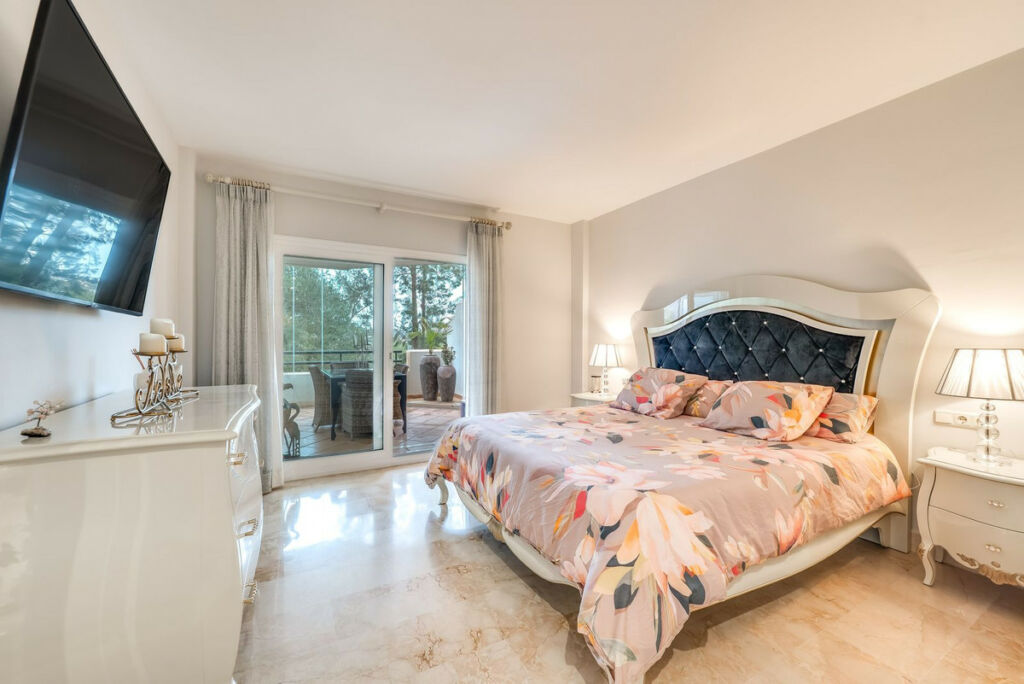 Middle Floor Apartment Elviria Málaga - image 17