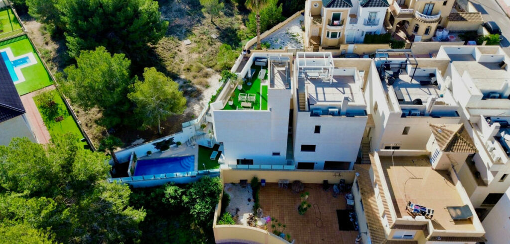 Detached Villa Villamartin Alicante - image 17