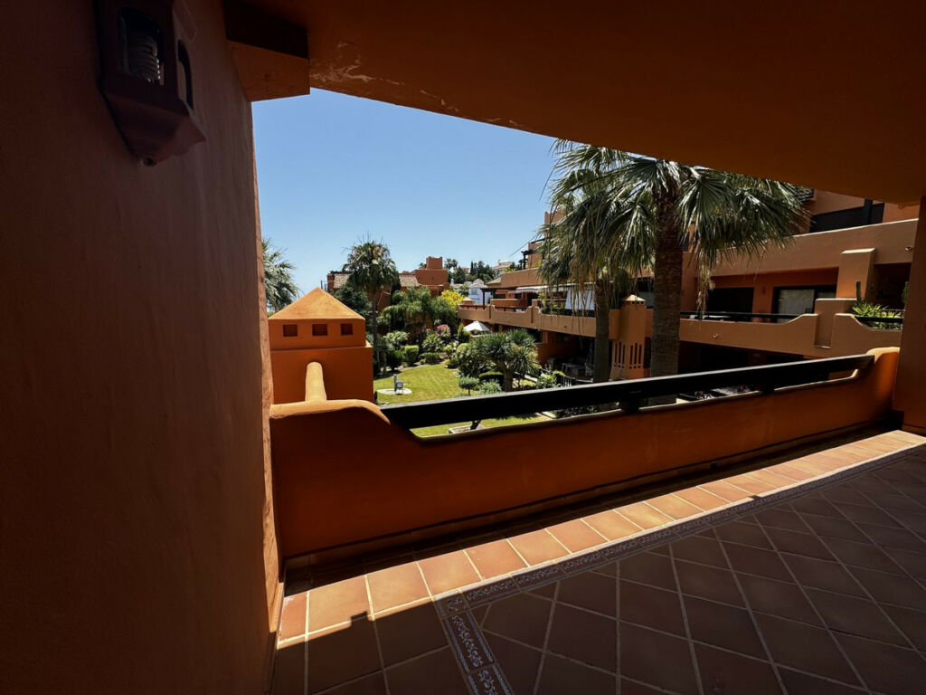 Middle Floor Apartment Estepona Málaga - image 16