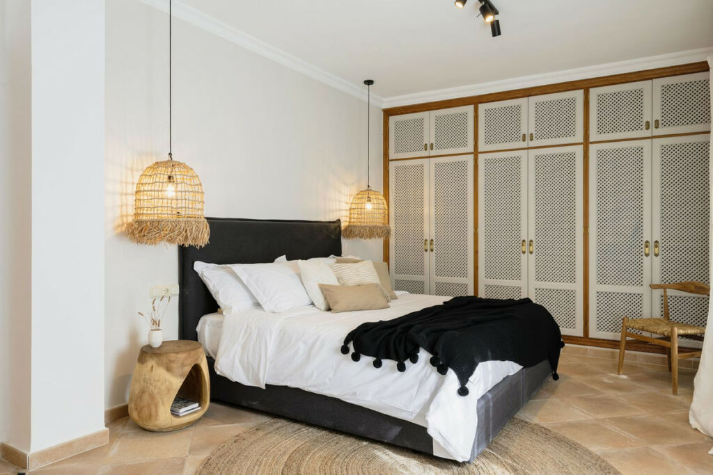 Detached Villa Estepona Málaga - image 17