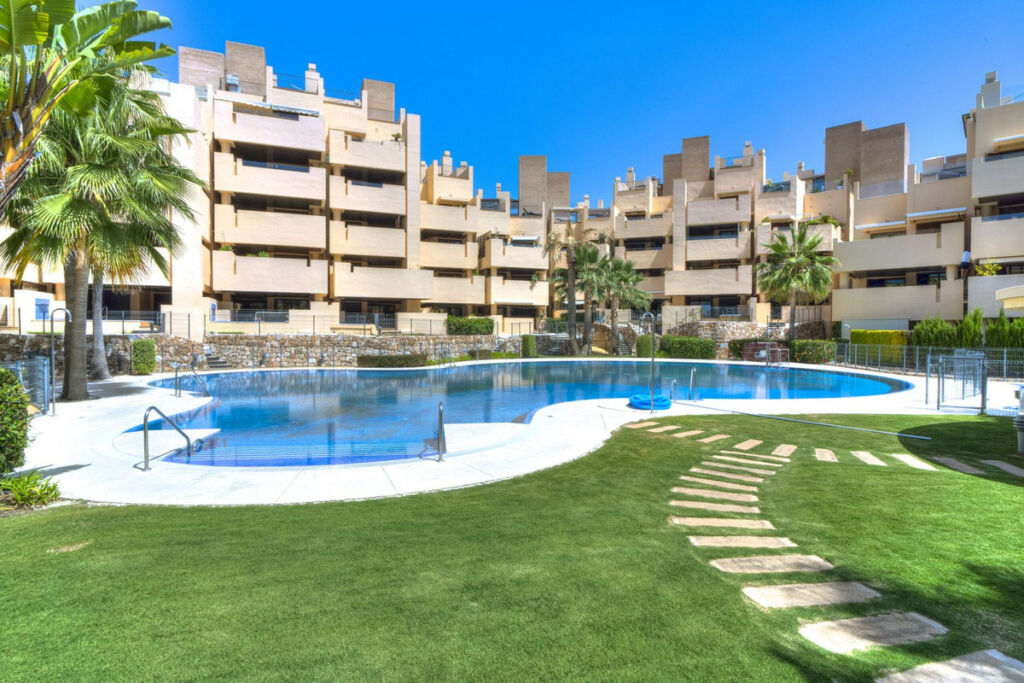 Middle Floor Apartment Estepona Málaga - image 17