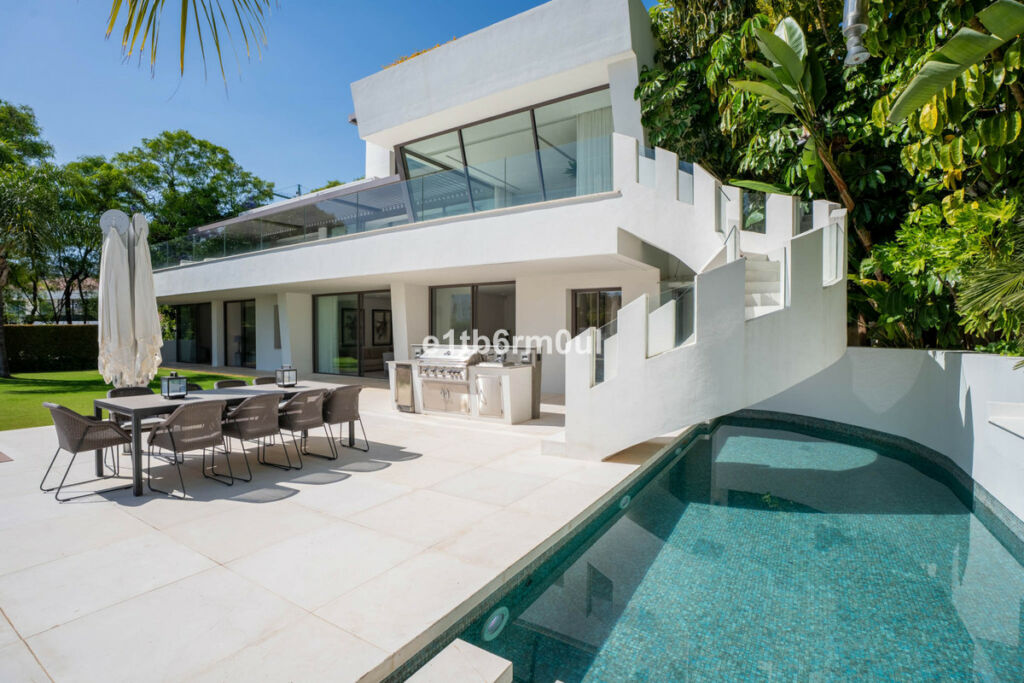 Detached Villa La Quinta Málaga - image 17