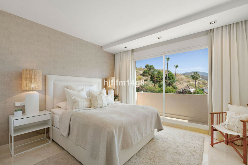 Middle Floor Apartment Nueva Andalucía Málaga - image 17