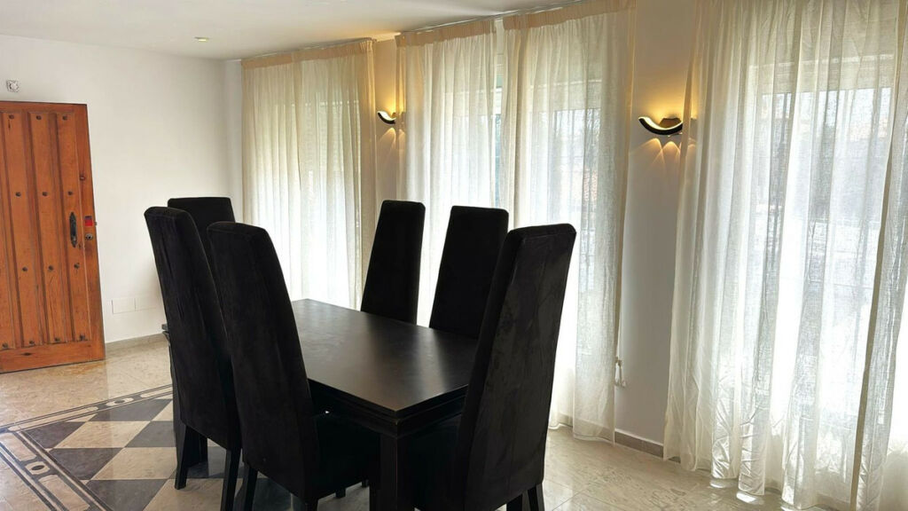 Detached Villa Estepona Málaga - image 16