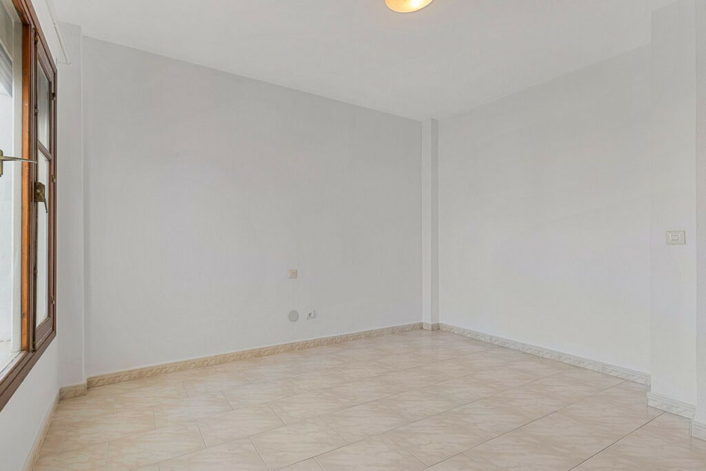 Middle Floor Apartment Fuengirola Málaga - image 17