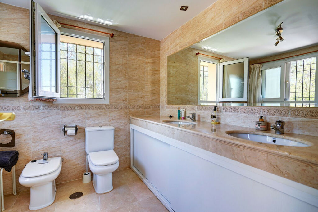 Semi-Detached House Riviera del Sol Málaga - image 17