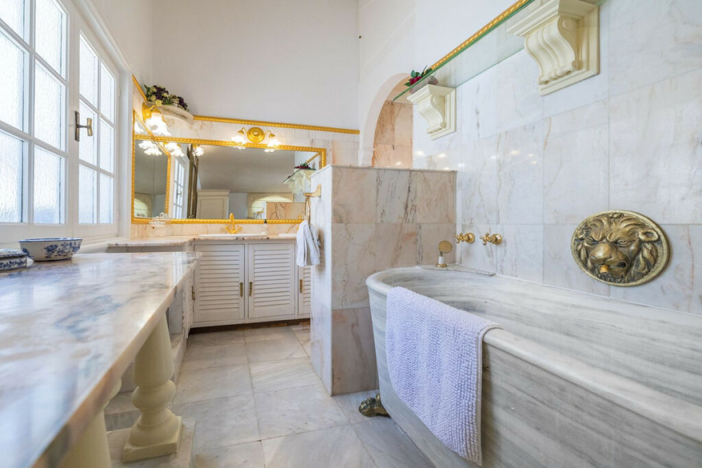 Detached Villa Estepona Málaga - image 34