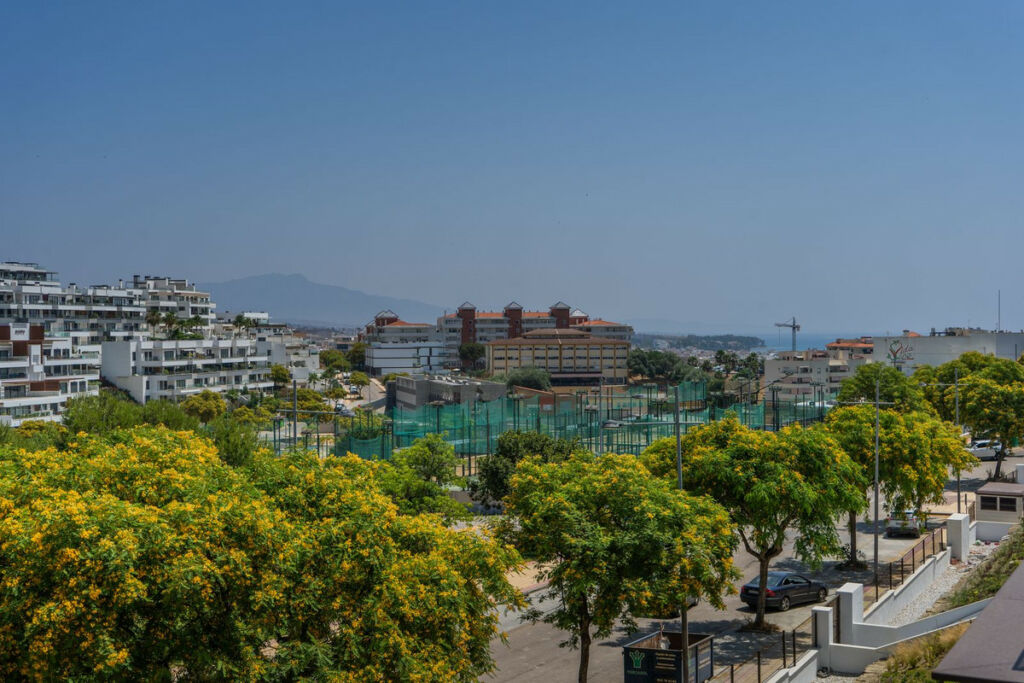 Middle Floor Apartment Estepona Málaga - image 17