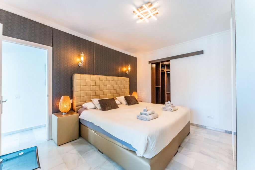 Detached Villa Calahonda Málaga - image 17
