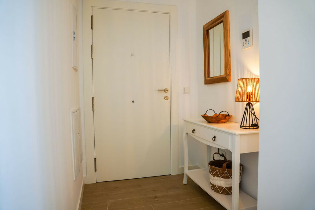Middle Floor Apartment Estepona Málaga - image 17