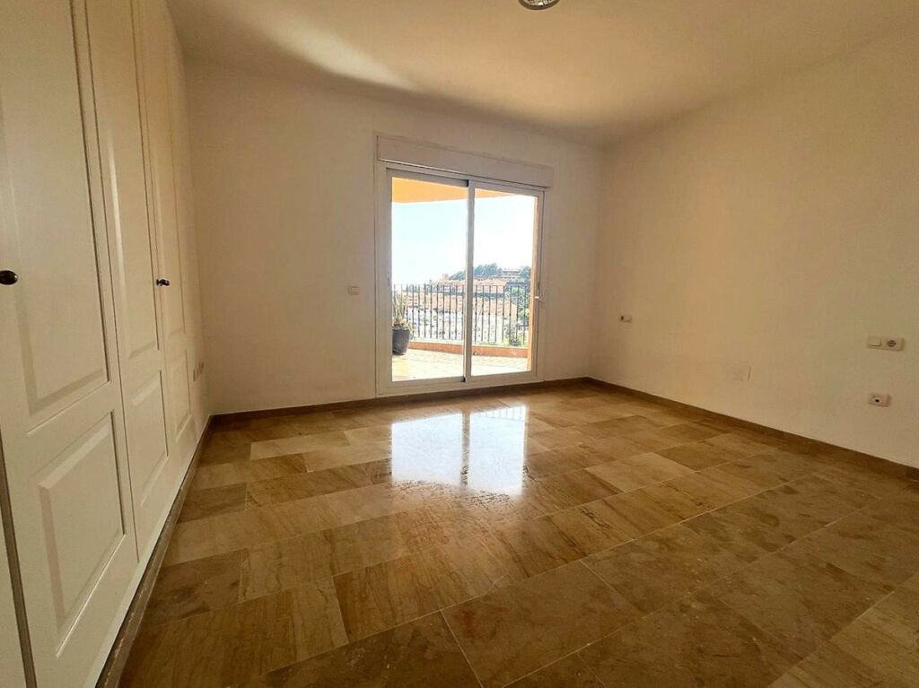 Middle Floor Apartment Calahonda Málaga - image 18