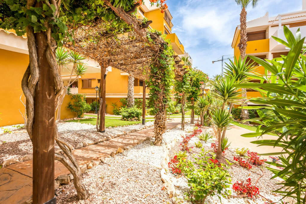 Middle Floor Apartment Punta Prima Alicante - image 18