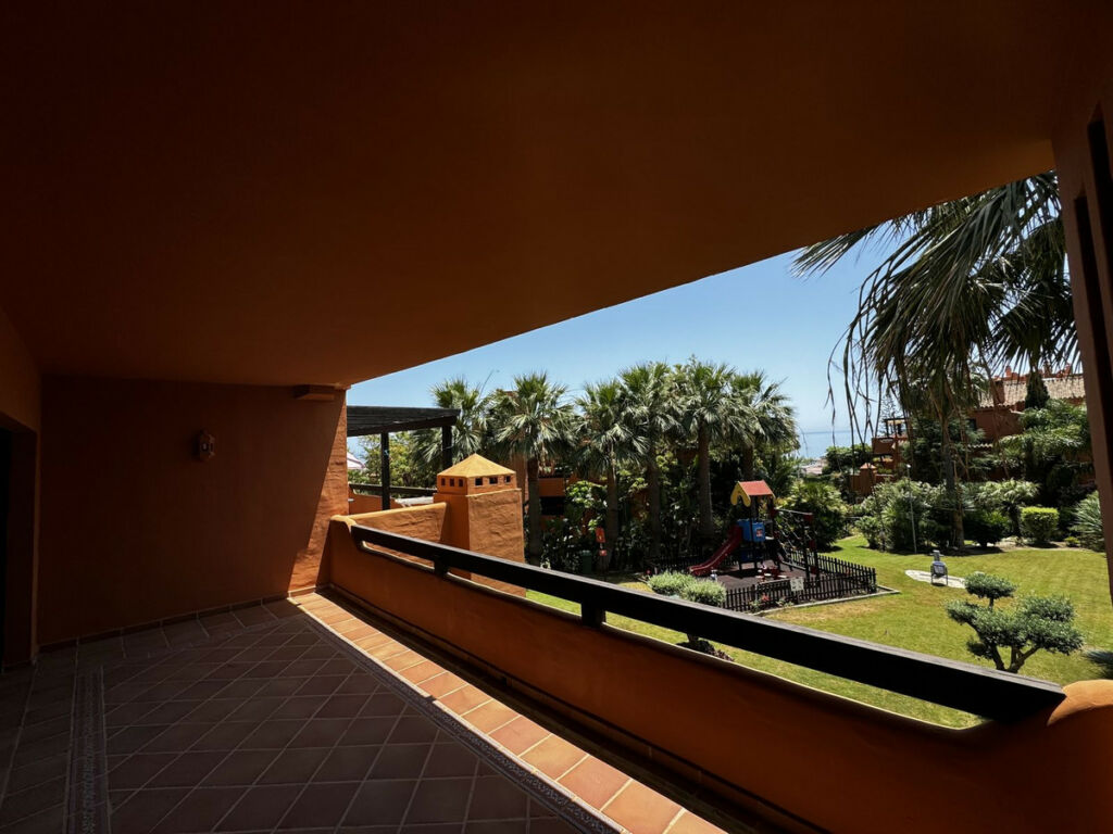 Middle Floor Apartment Estepona Málaga - image 17