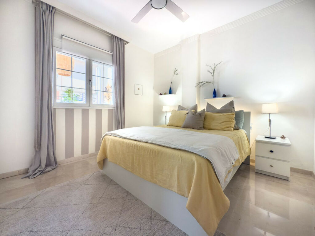 Middle Floor Apartment Nueva Andalucía Málaga - image 18