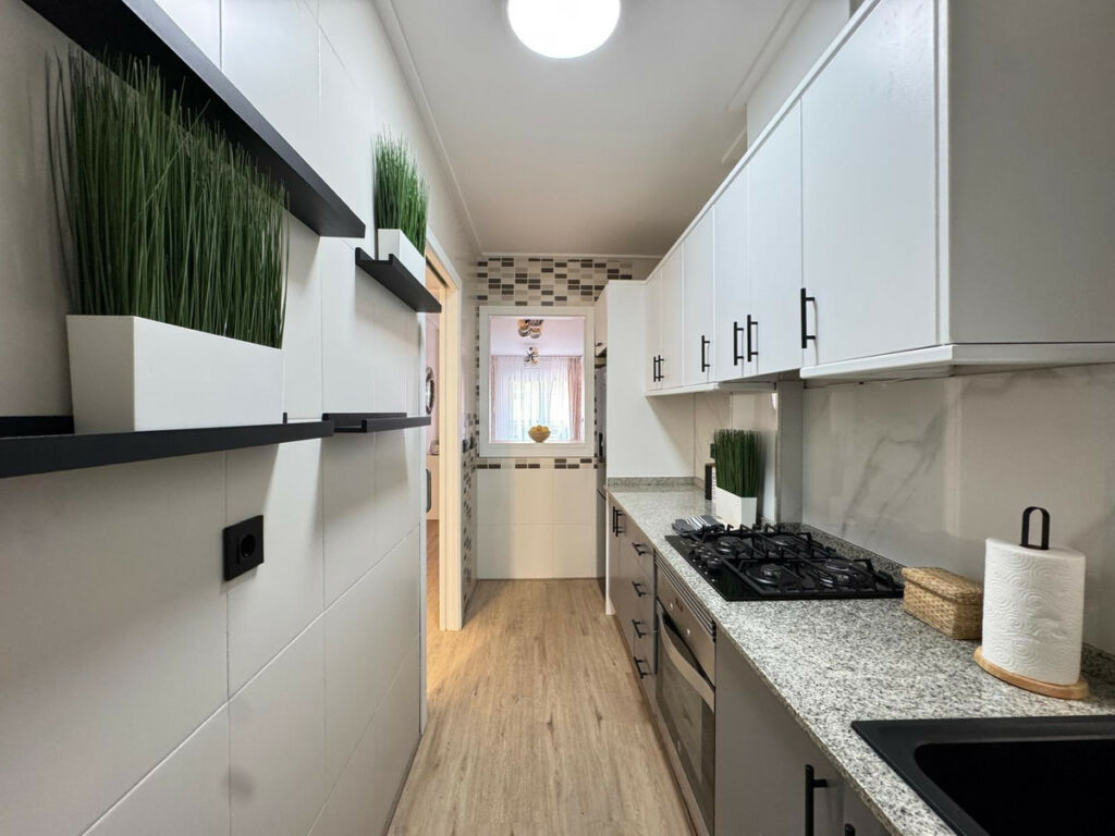 Middle Floor Apartment Torrevieja Alicante - image 18