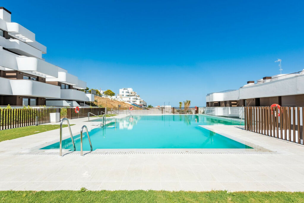 Middle Floor Apartment Estepona Málaga - image 18