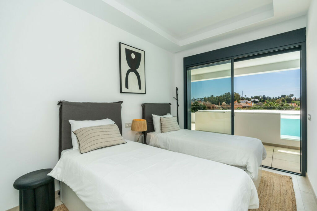 Middle Floor Apartment Estepona Málaga - image 18