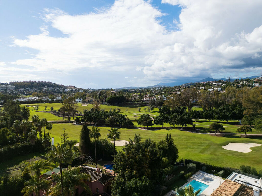 Detached Villa Nueva Andalucía Málaga - image 18