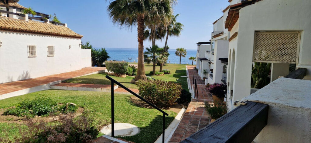 Ground Floor Apartment Calahonda Málaga - image 2