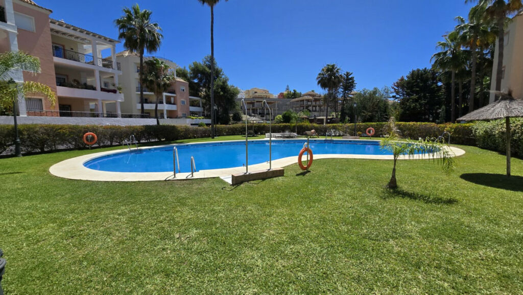 Middle Floor Apartment Aloha Málaga - image 18