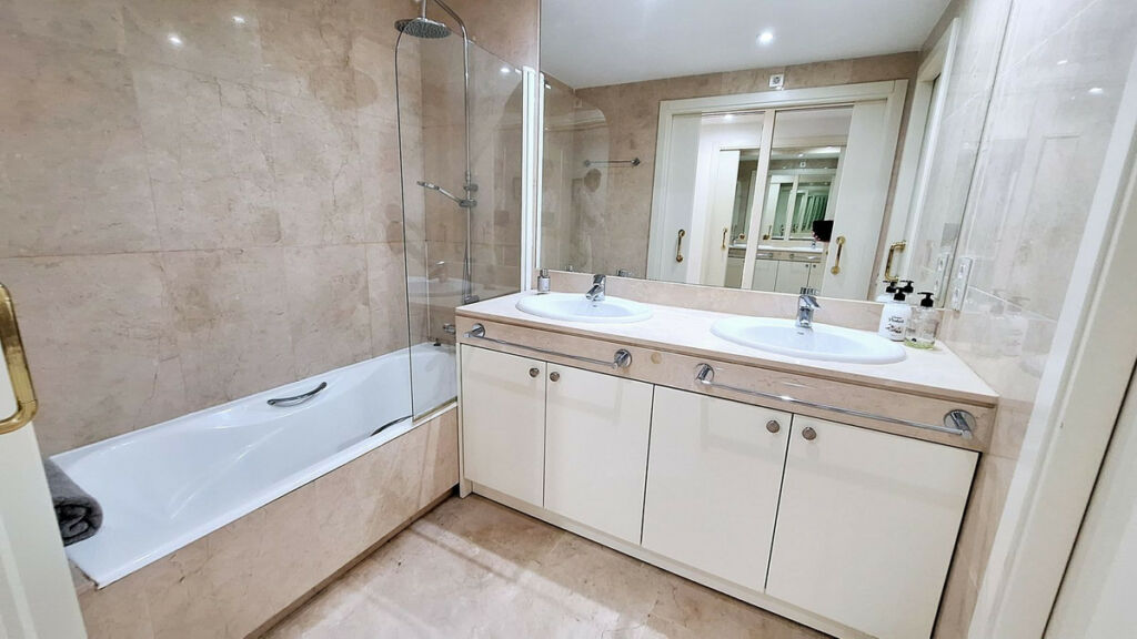 Ground Floor Apartment La Duquesa Málaga - image 18