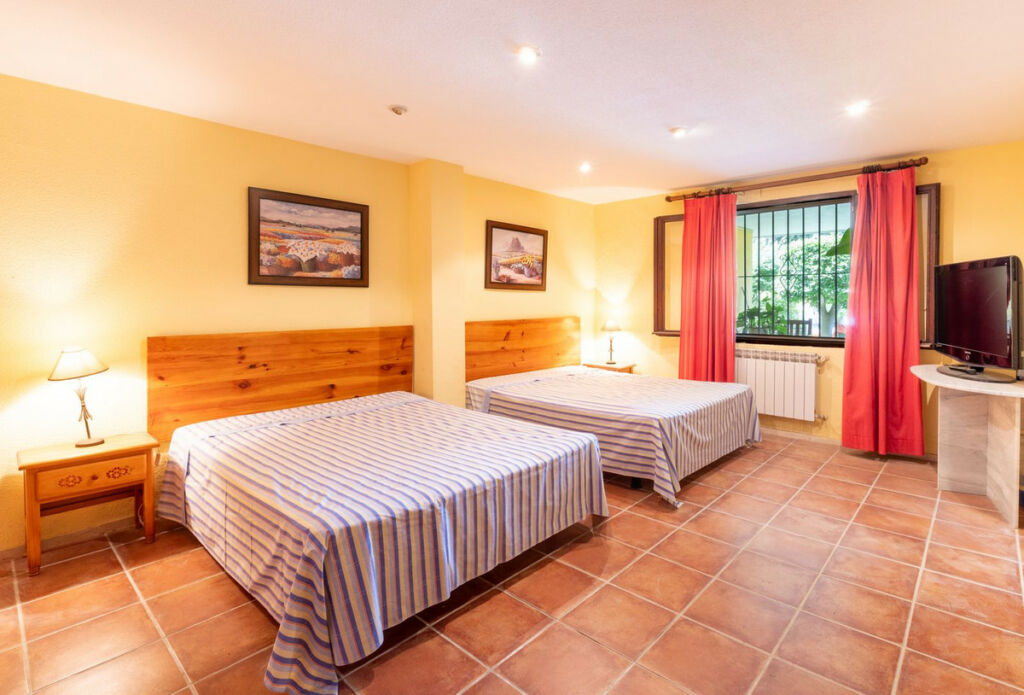 Detached Villa Nueva Andalucía Málaga - image 18