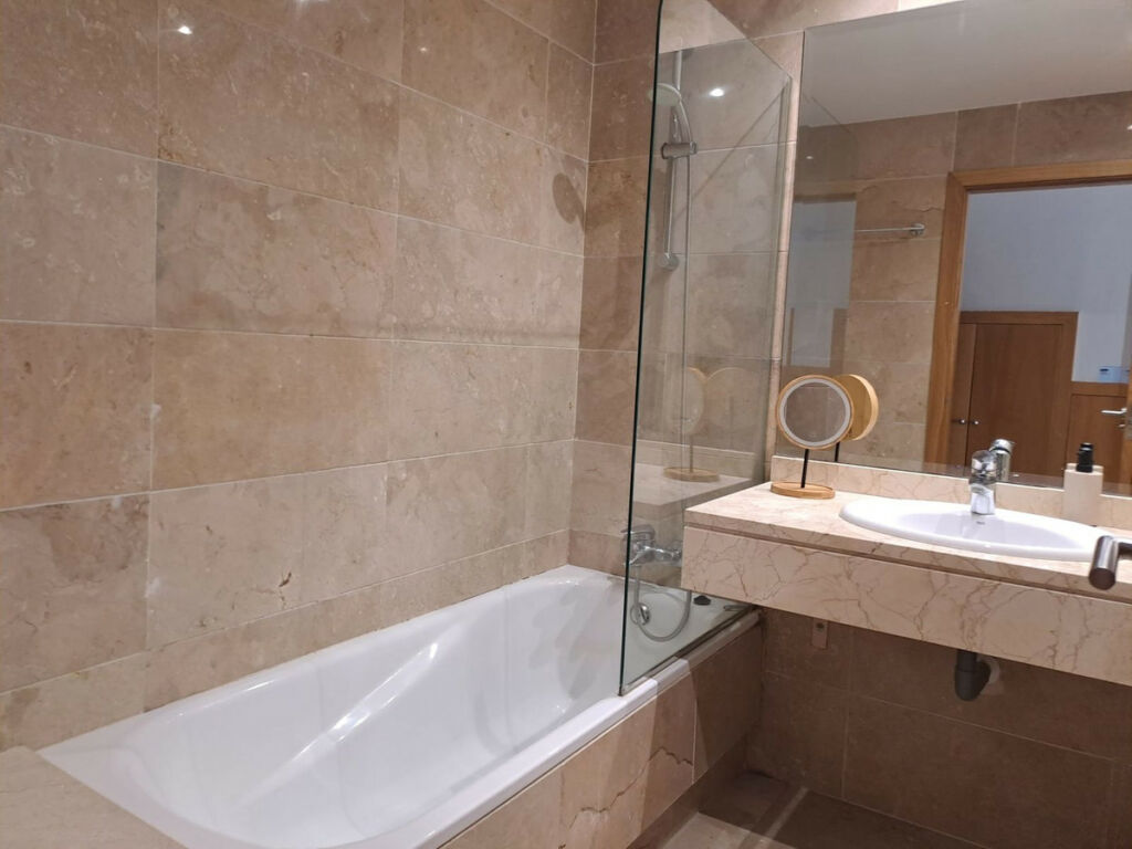 Middle Floor Apartment Estepona Málaga - image 20