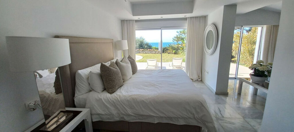 Detached Villa El Chaparral Málaga - image 18