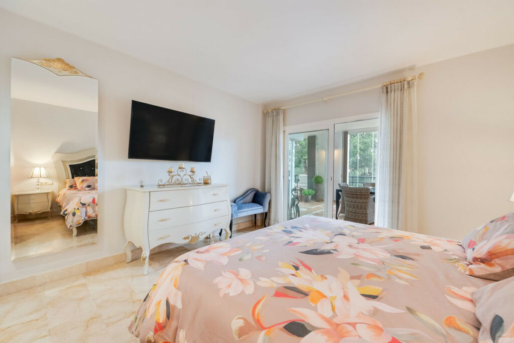 Middle Floor Apartment Elviria Málaga - image 18