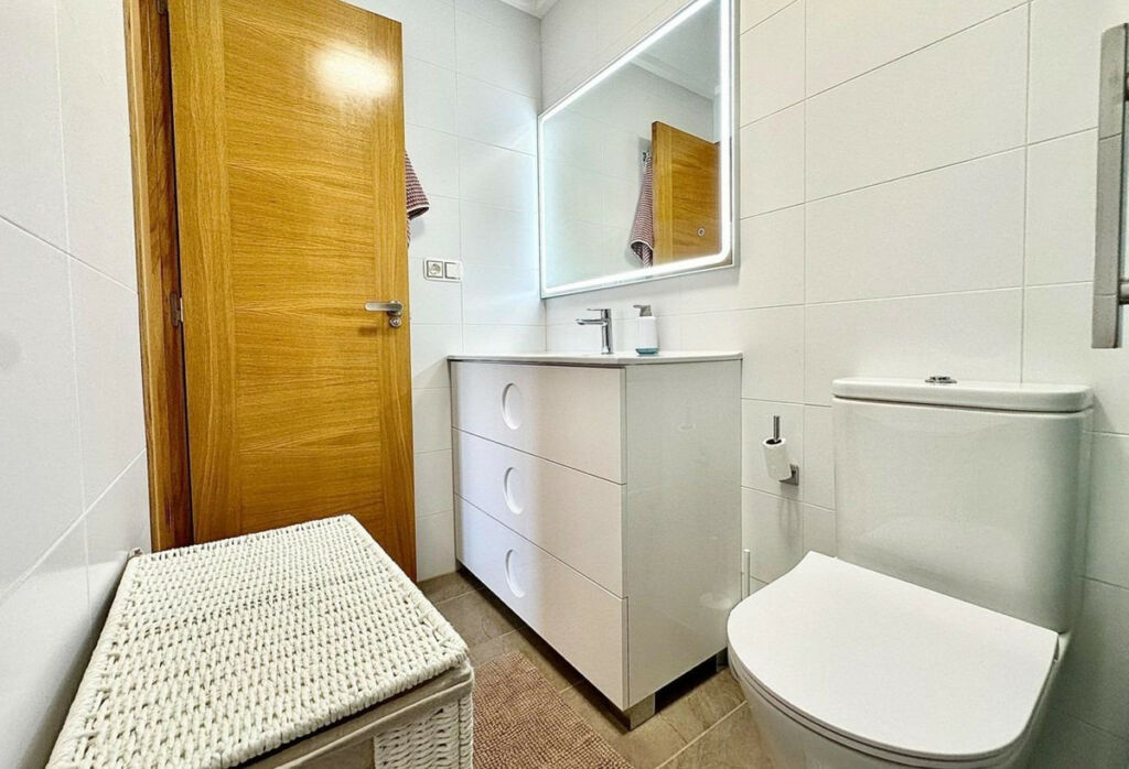 Middle Floor Apartment Torrevieja Alicante - image 18