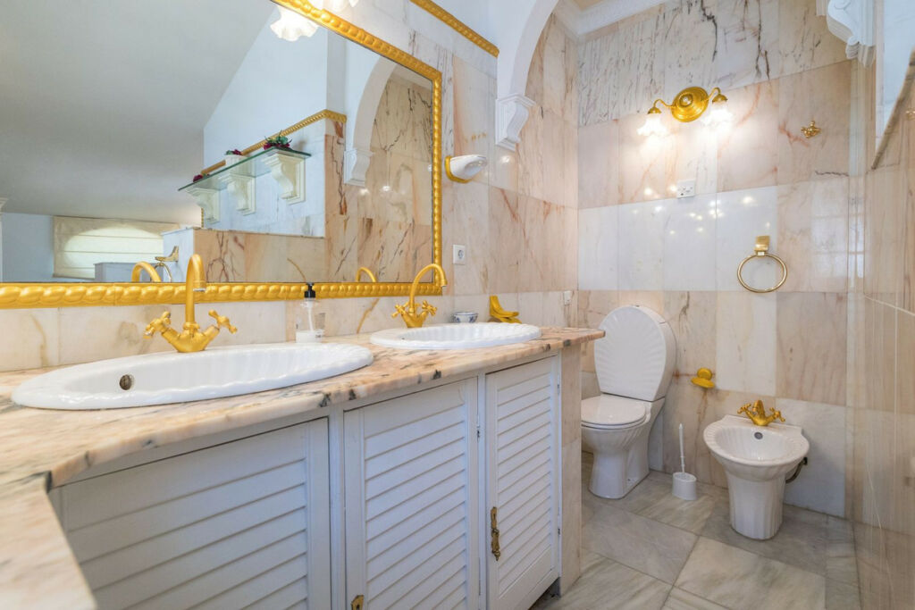 Detached Villa Estepona Málaga - image 35