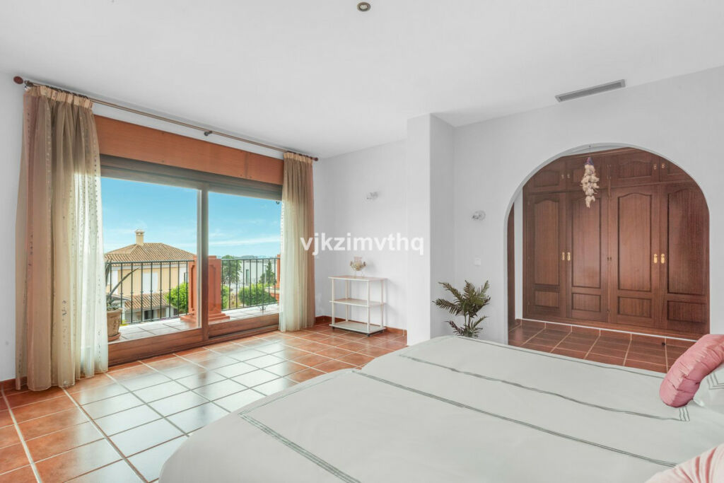 Detached Villa Benahavís Málaga - image 19
