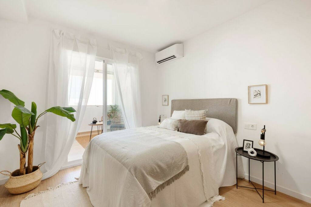 Middle Floor Apartment Carvajal Málaga - image 13
