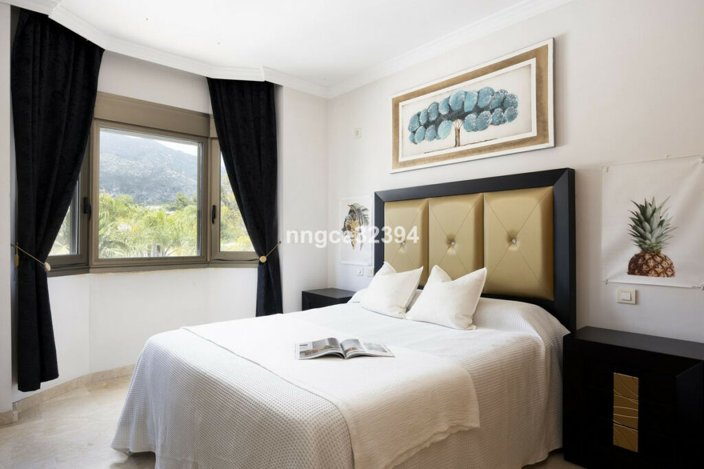 Townhouse Nagüeles Málaga - image 17