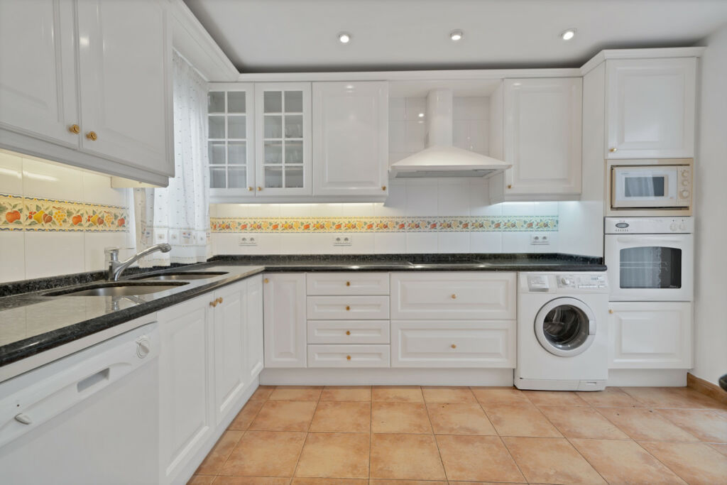 Middle Floor Apartment Marbella Málaga - image 17