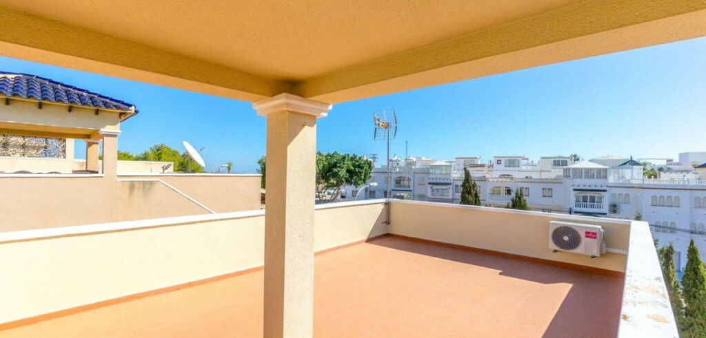 Detached Villa Villamartin Alicante - image 18